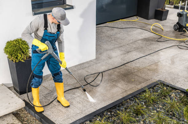 Best Garage Pressure Washing  in Bayside, WI